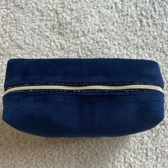 Christian DIOR Beauty Navy Blue Velvet Makeup Bag - Picture 2 of 6